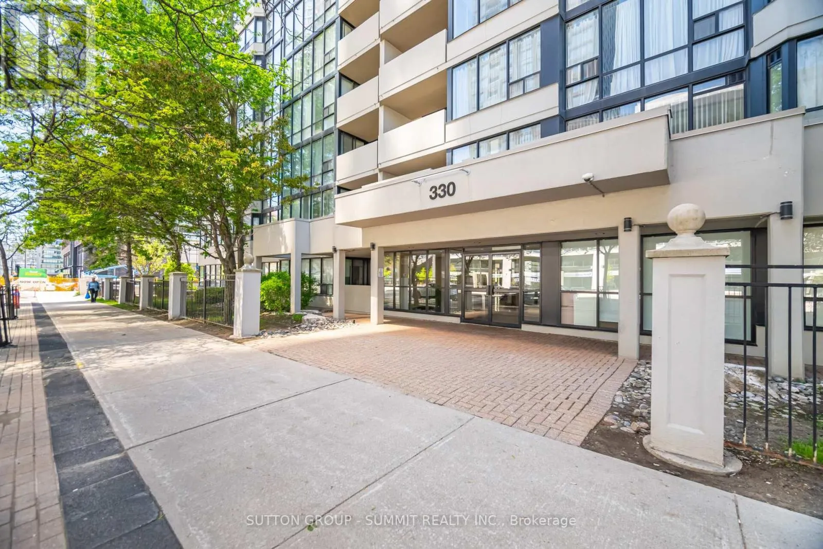 1608 - 330 RATHBURN ROAD W