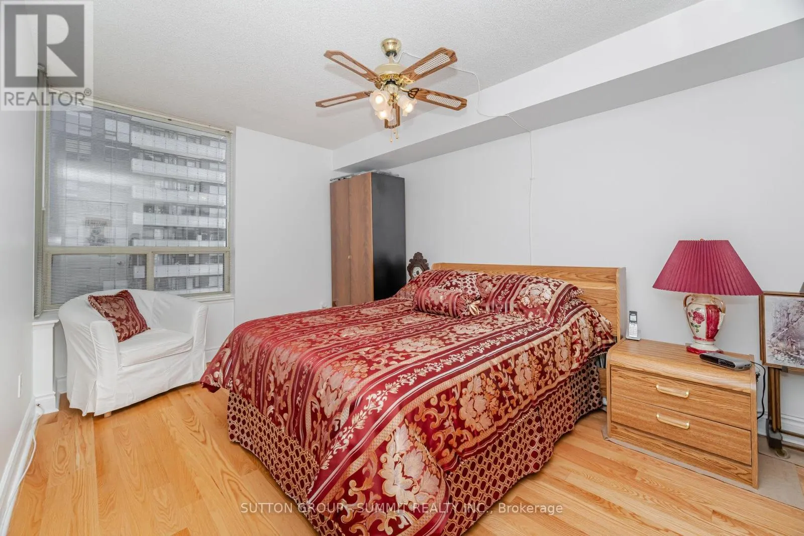 1608 - 330 RATHBURN ROAD W