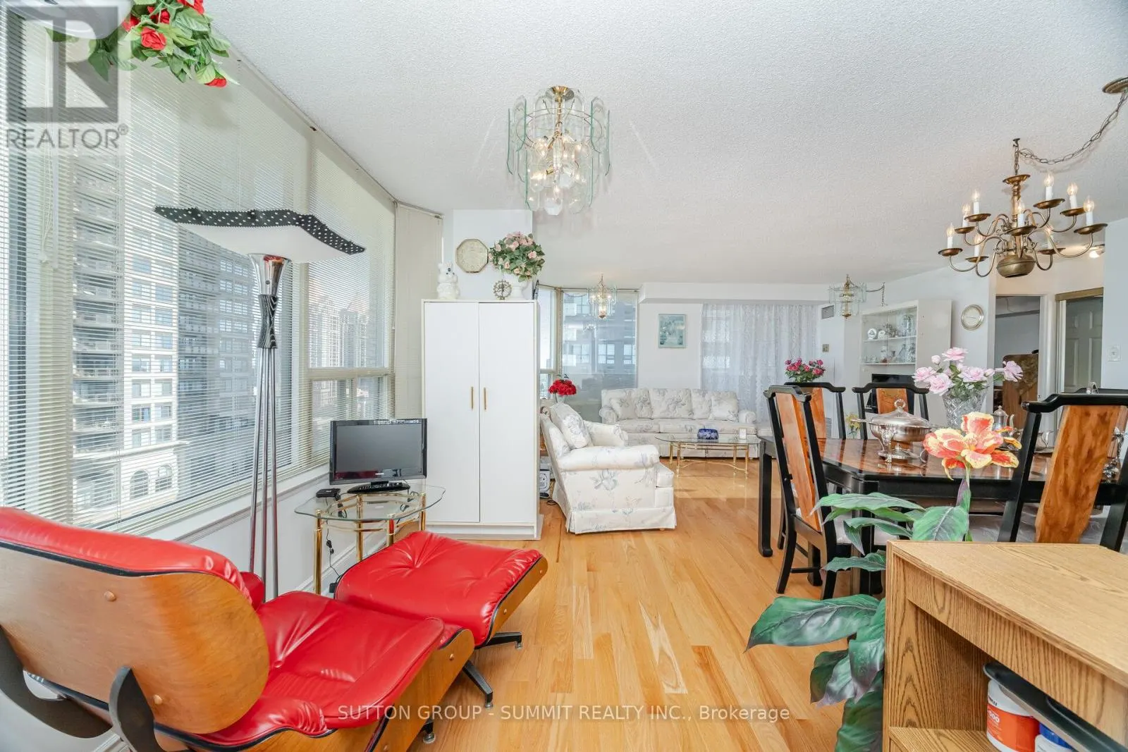 1608 - 330 RATHBURN ROAD W