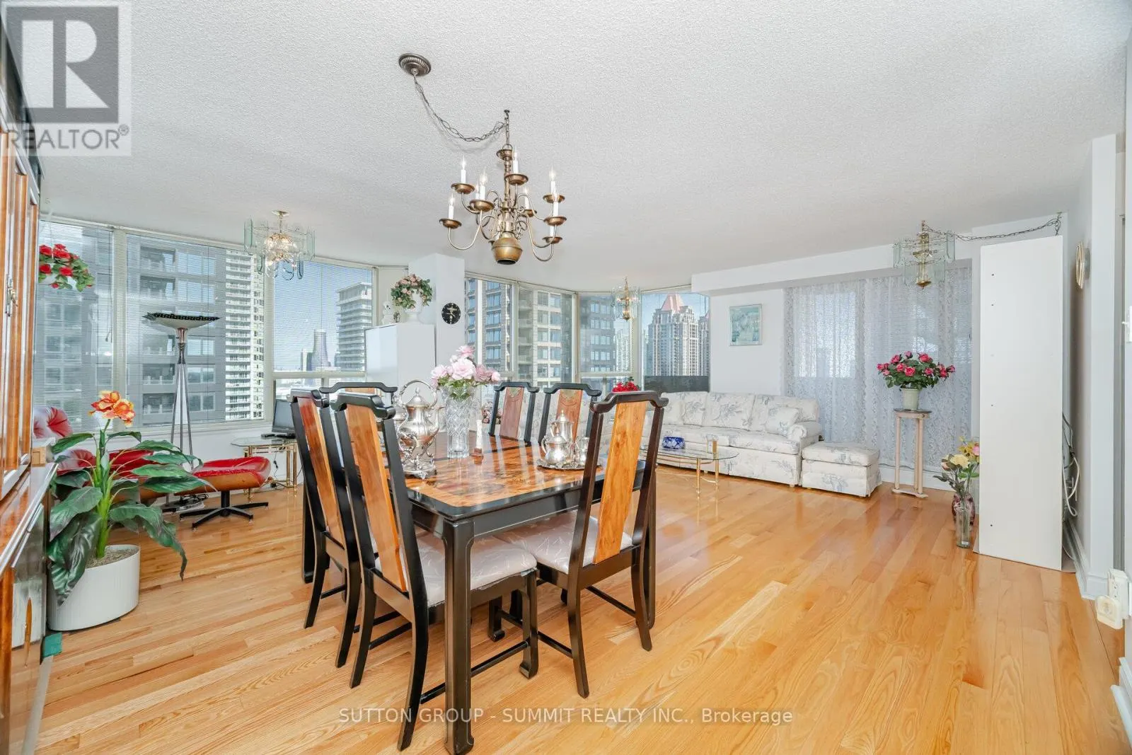 1608 - 330 RATHBURN ROAD W