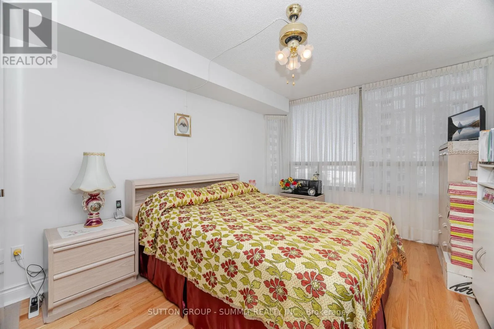 1608 - 330 RATHBURN ROAD W