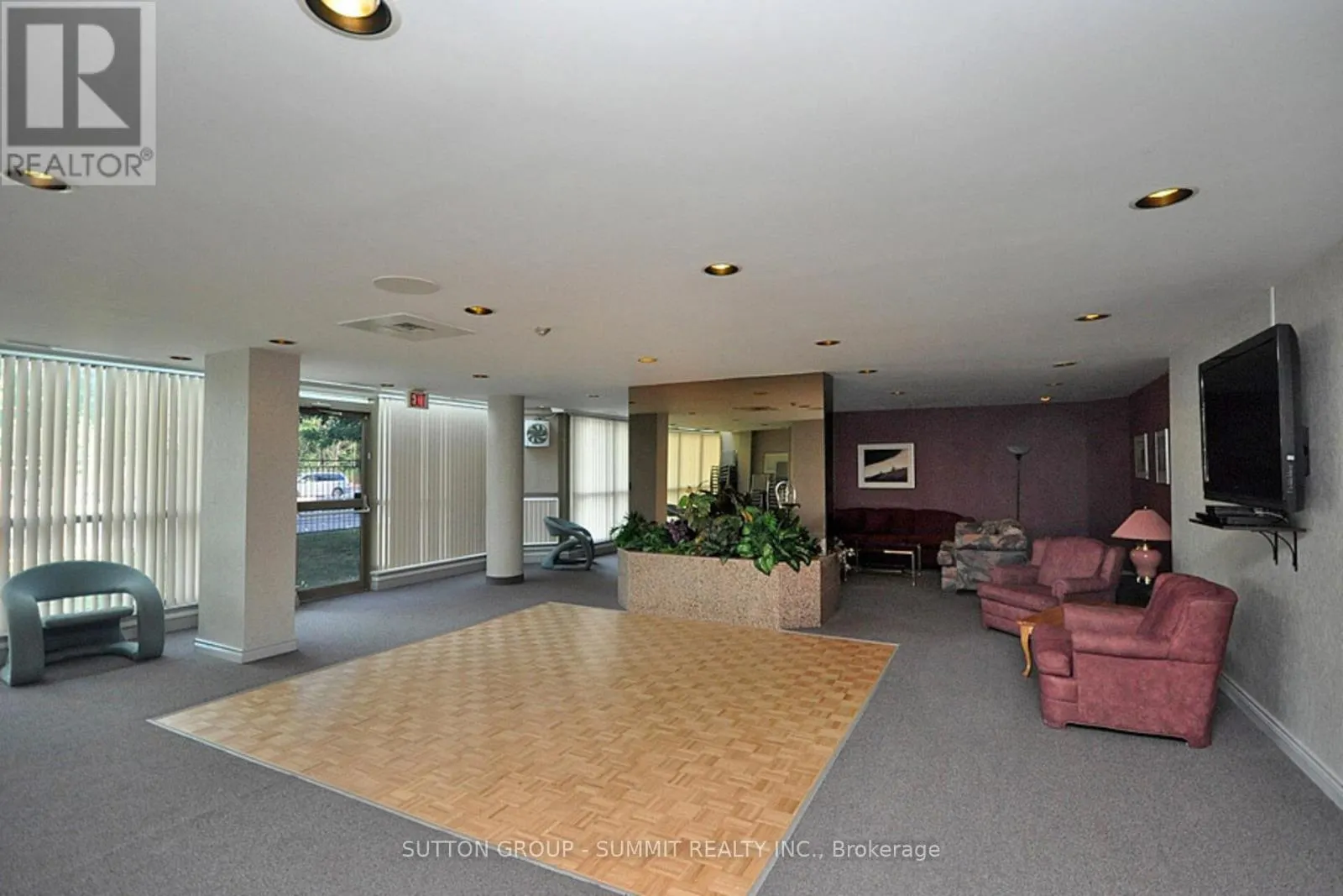 1608 - 330 RATHBURN ROAD W