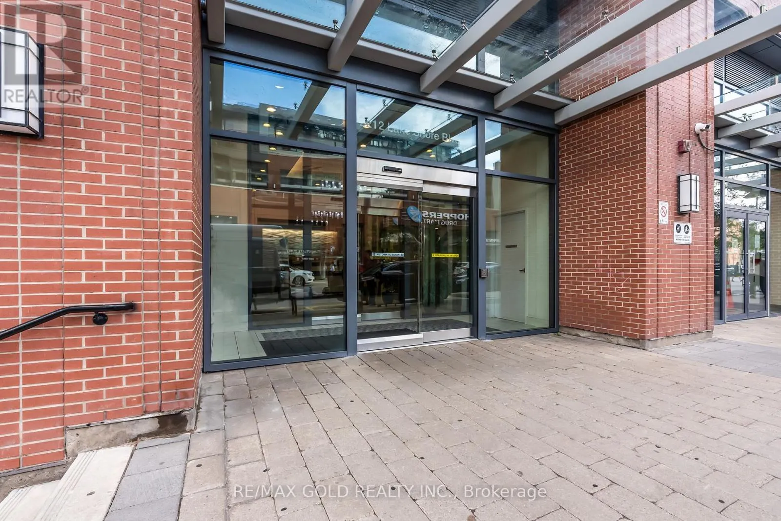 806 - 2212 LAKE SHORE BOULEVARD W