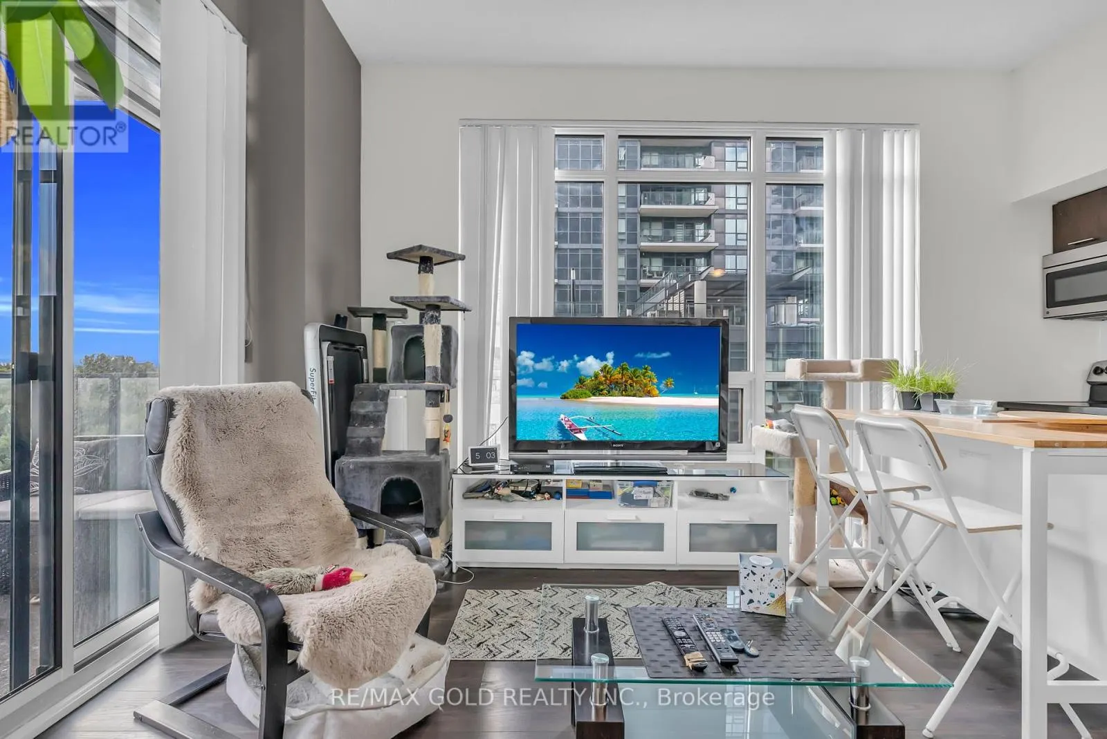 806 - 2212 LAKE SHORE BOULEVARD W