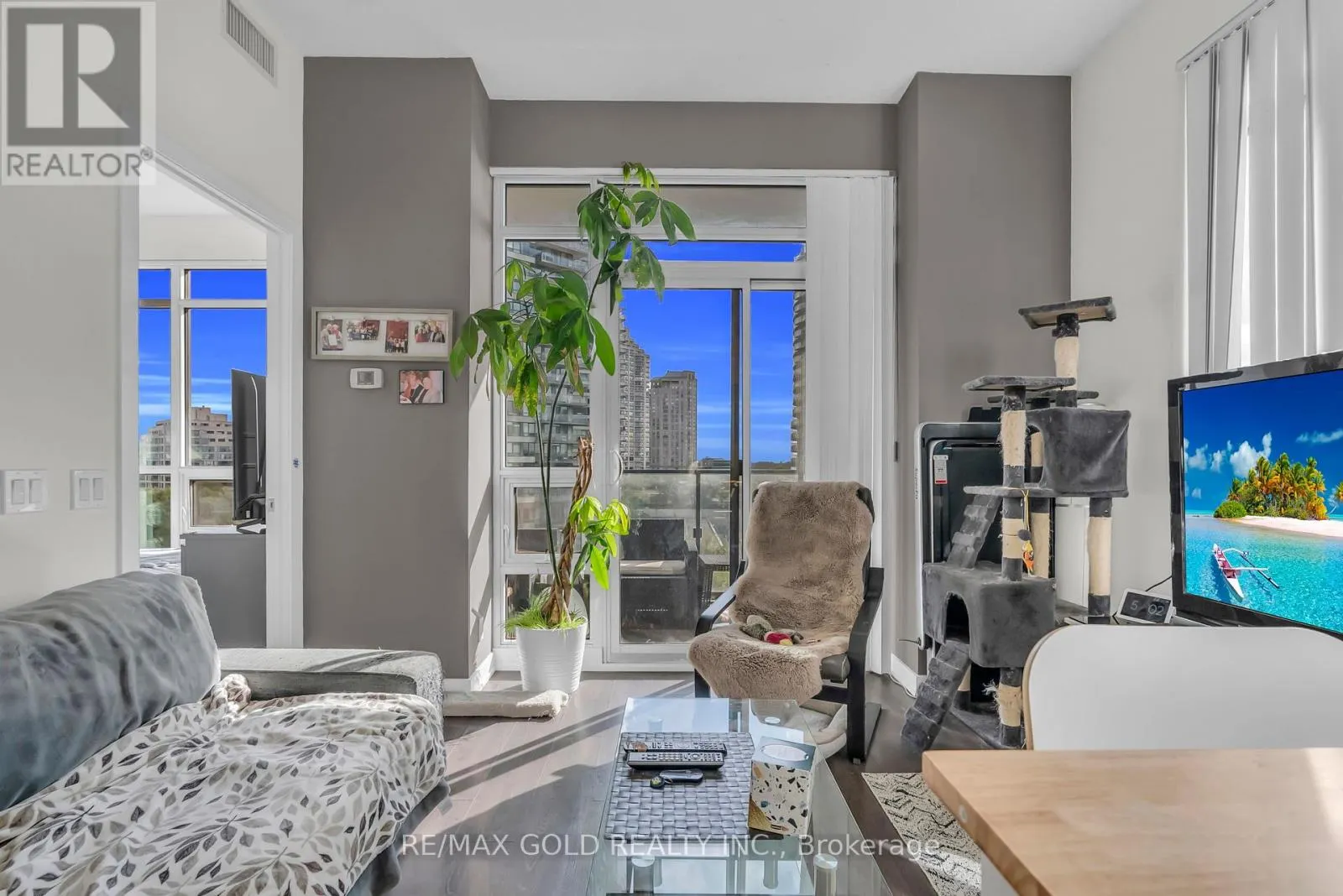 806 - 2212 LAKE SHORE BOULEVARD W