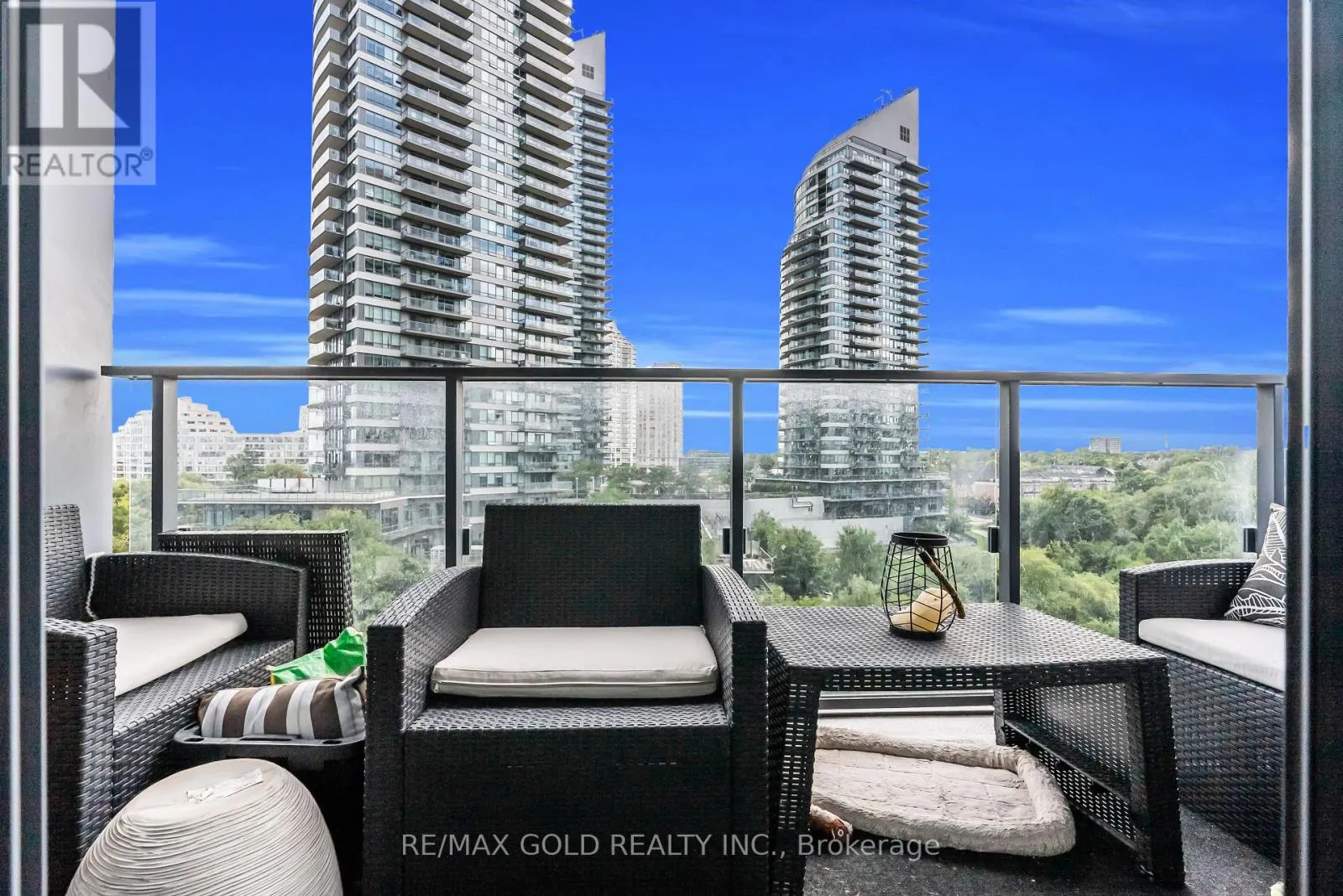 806 - 2212 LAKE SHORE BOULEVARD W