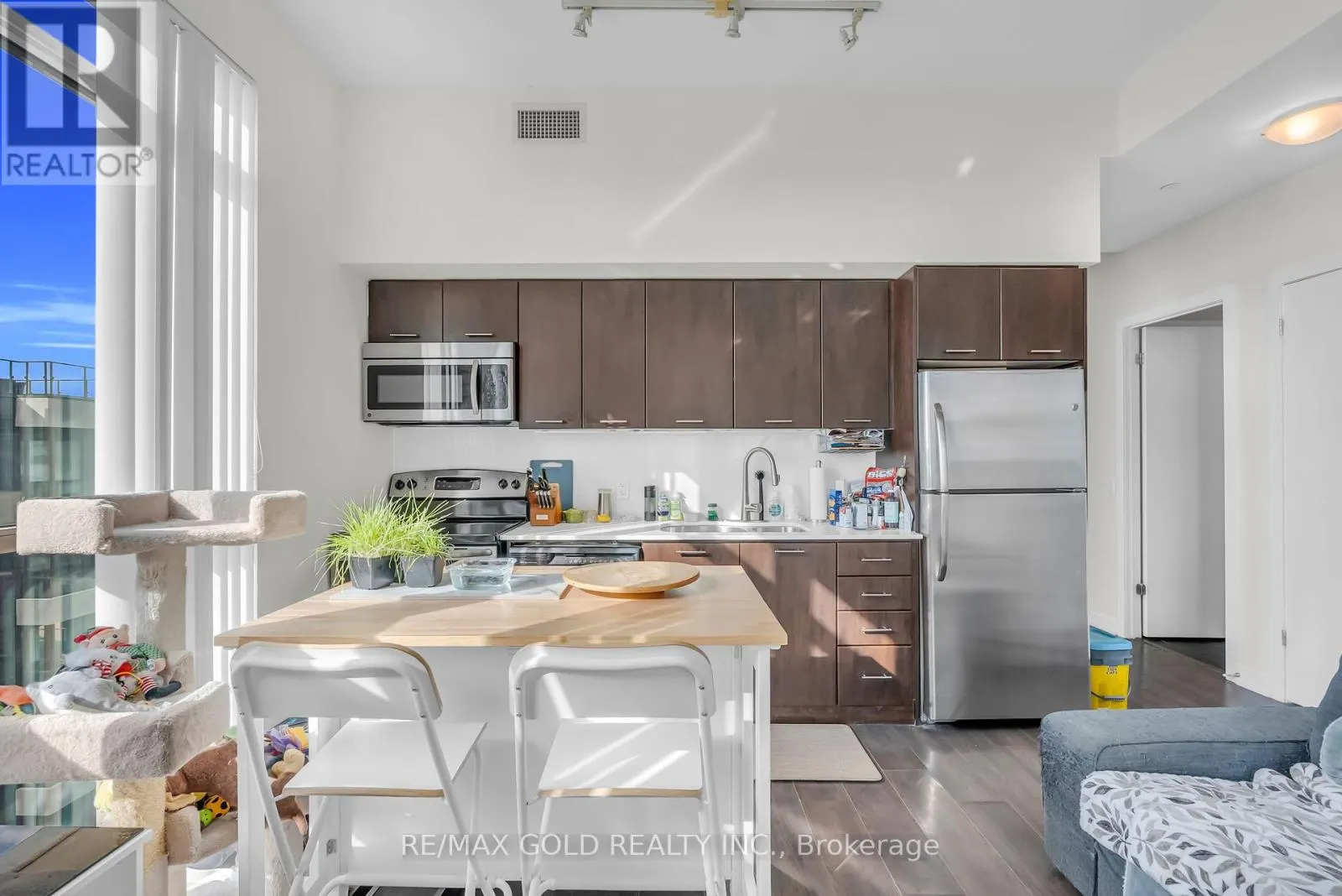 806 - 2212 LAKE SHORE BOULEVARD W