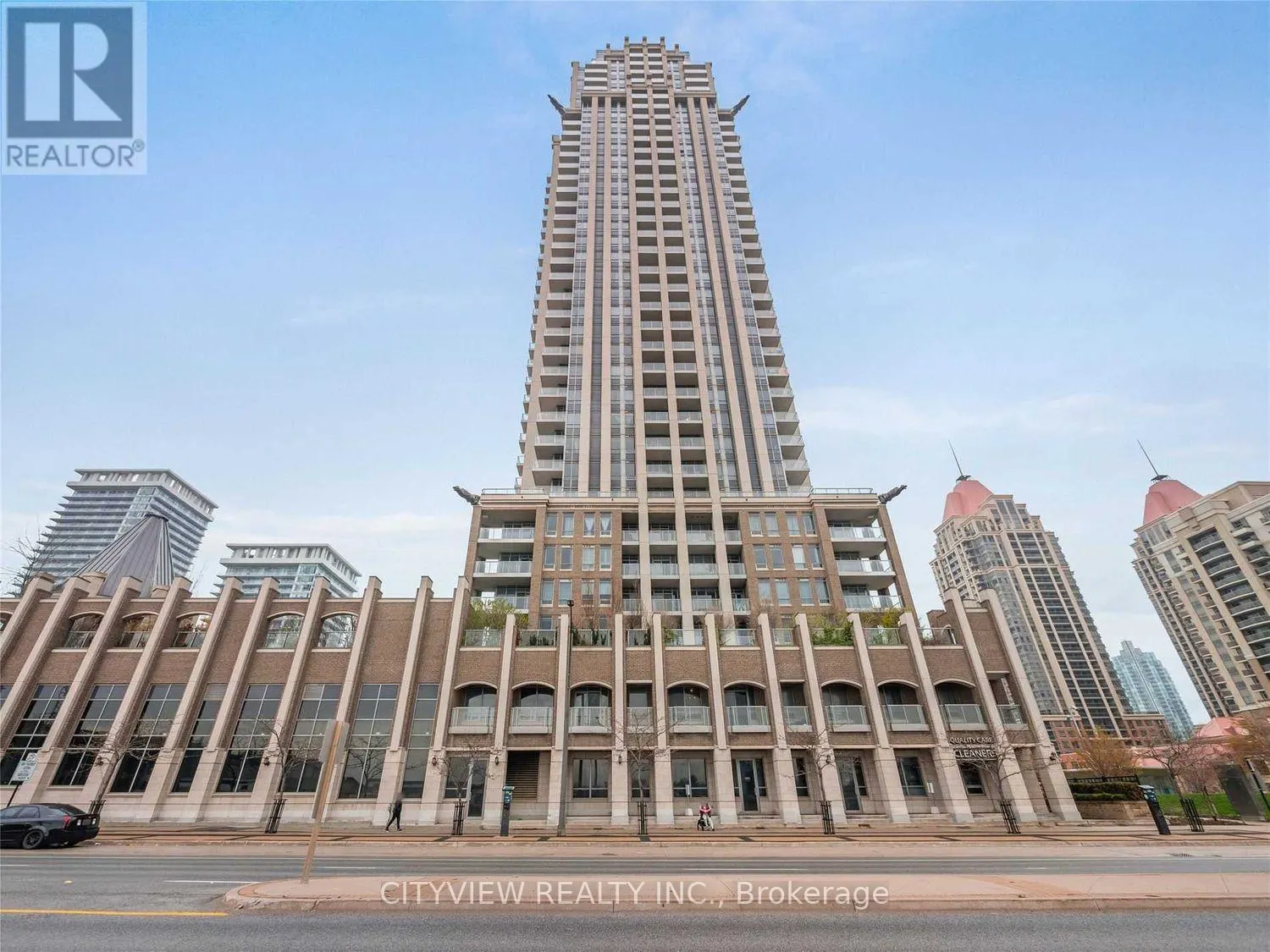 1805 - 388 PRINCE OF WALES DRIVE