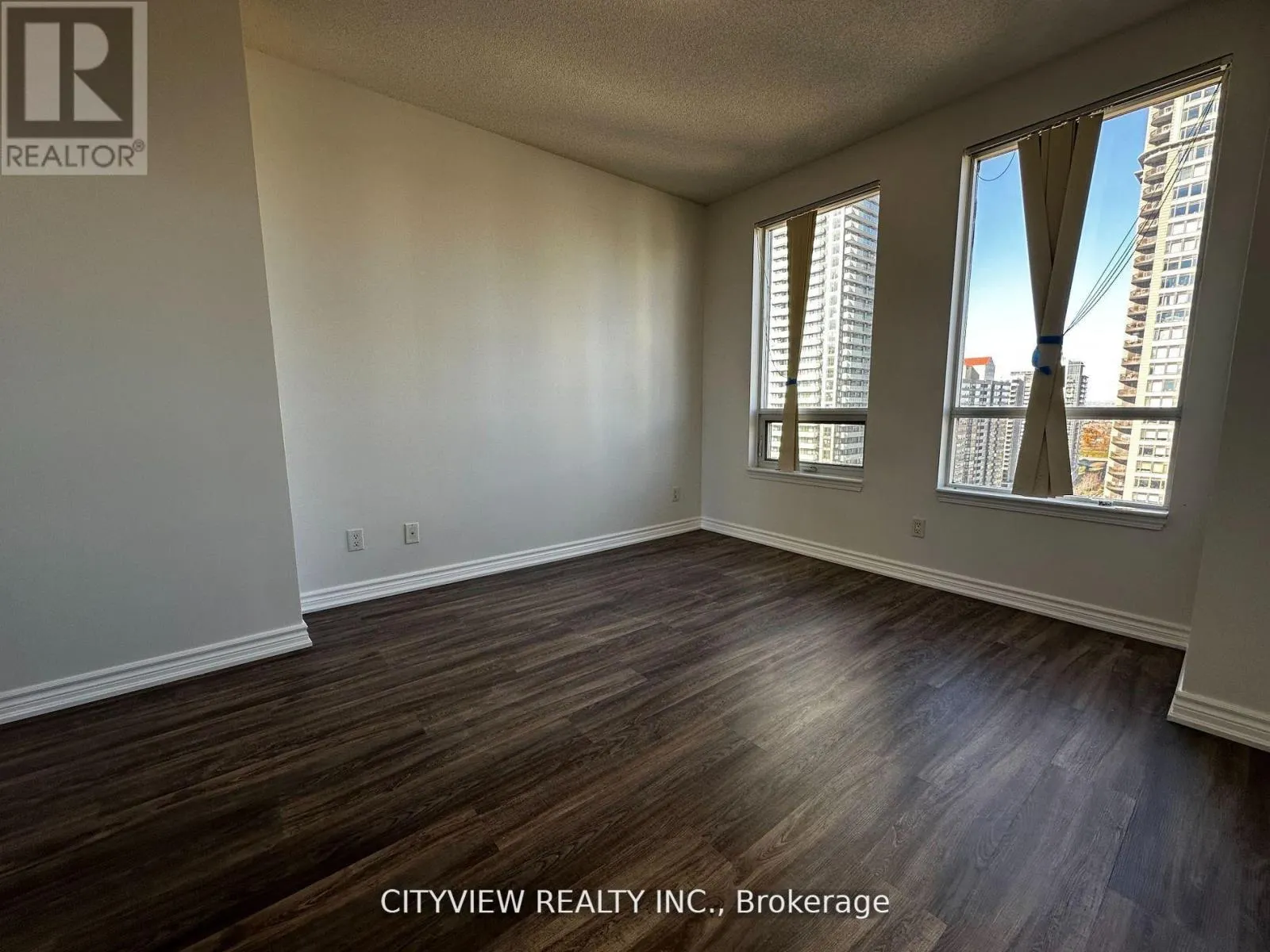 1805 - 388 PRINCE OF WALES DRIVE