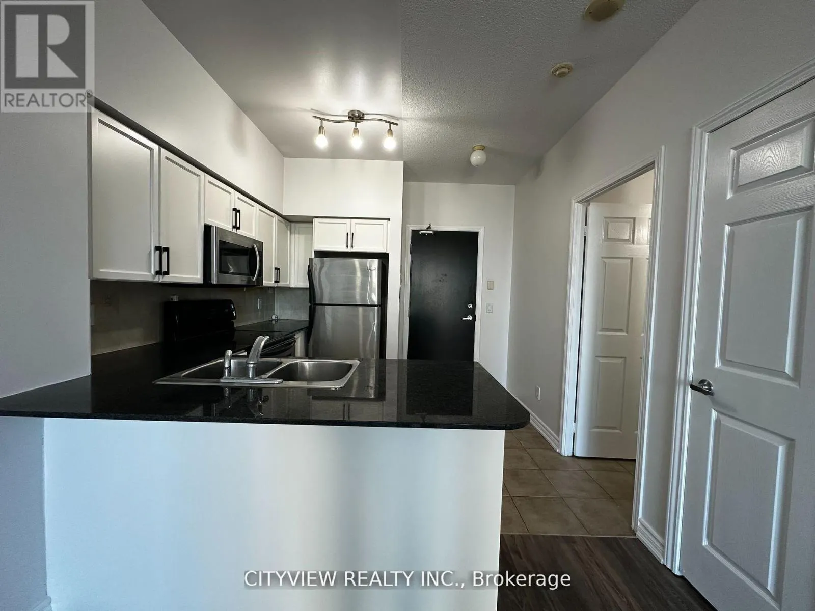 1805 - 388 PRINCE OF WALES DRIVE