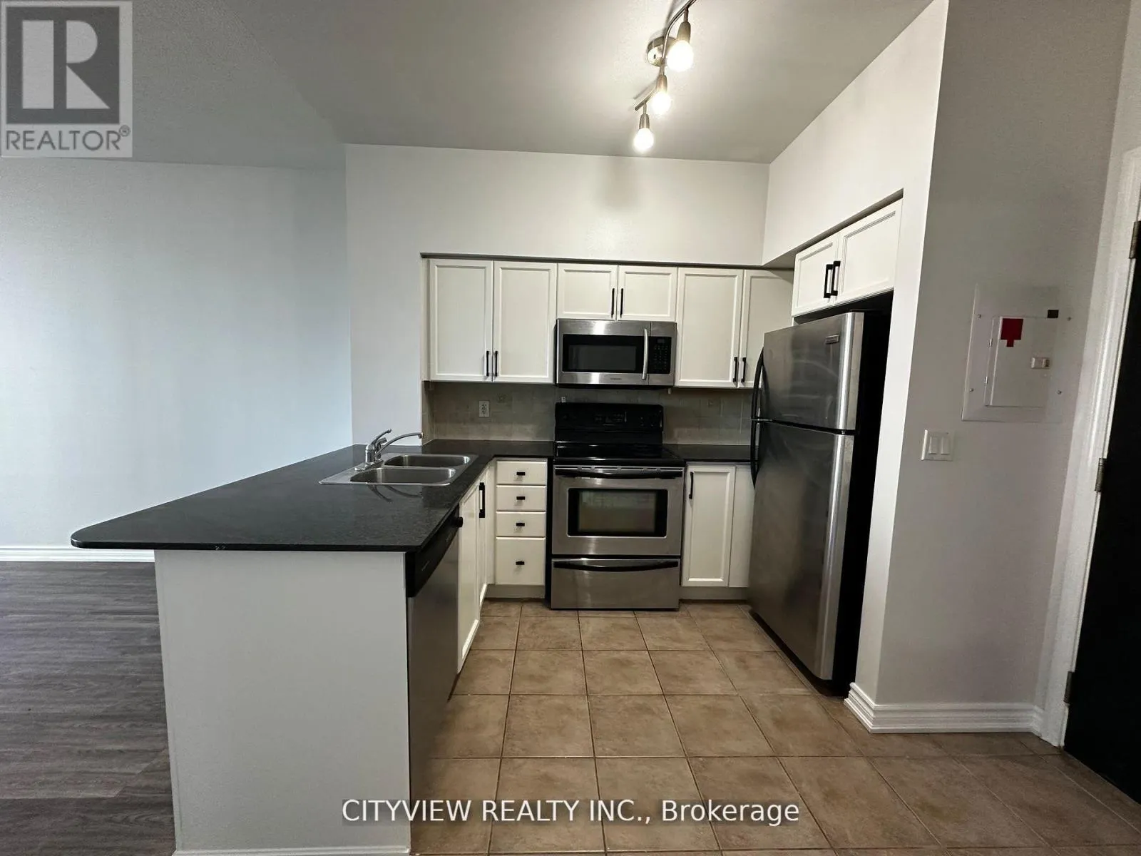 1805 - 388 PRINCE OF WALES DRIVE