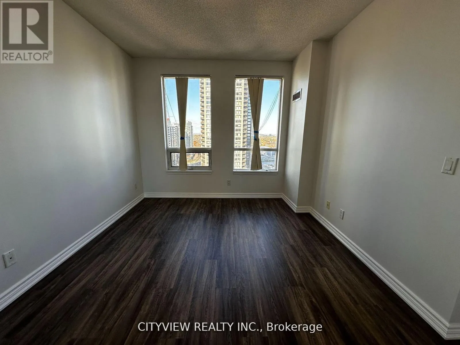 1805 - 388 PRINCE OF WALES DRIVE