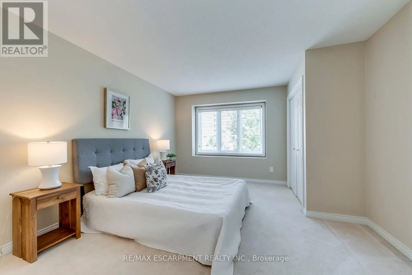 15 - 2435 WOODWARD AVENUE