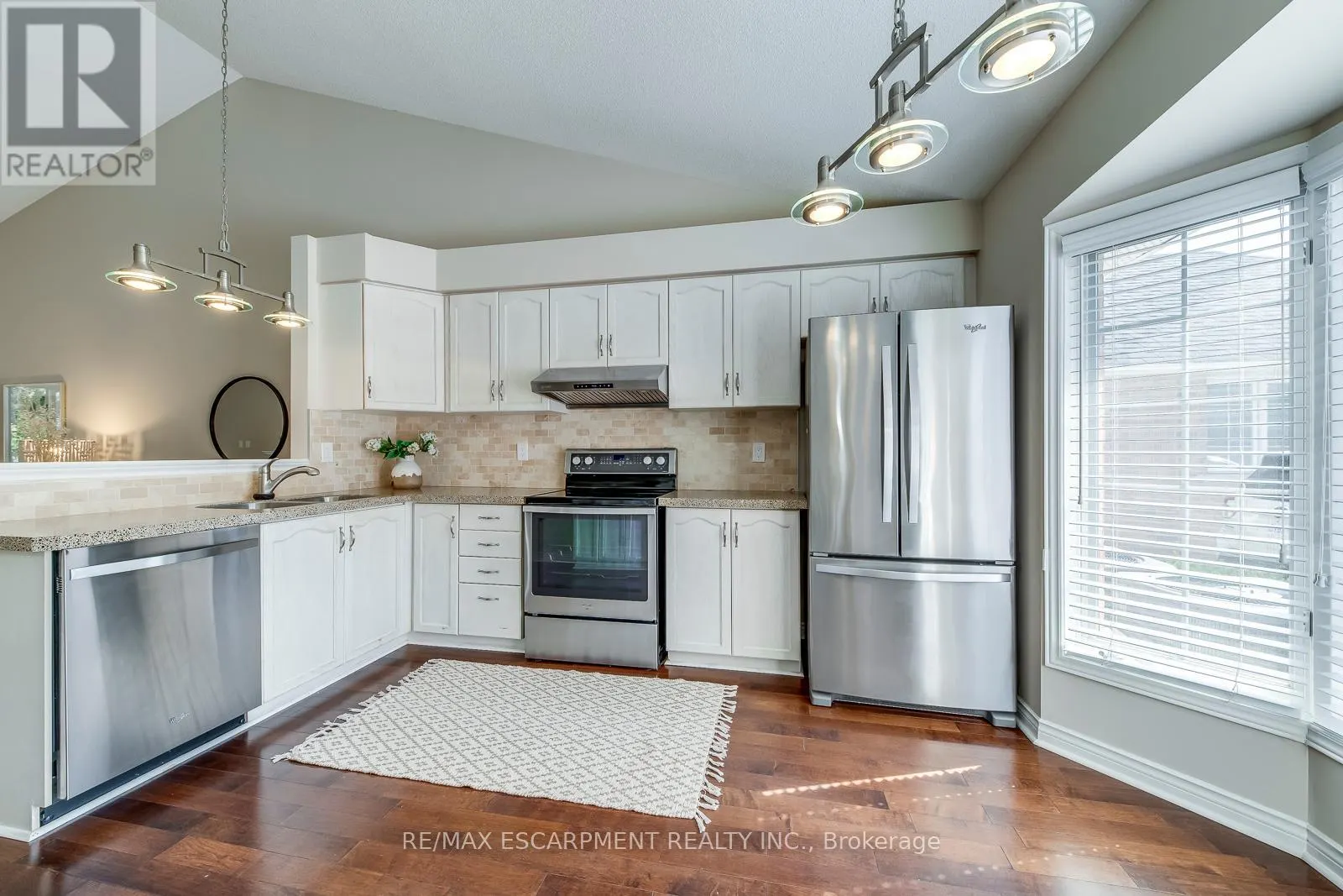 15 - 2435 WOODWARD AVENUE