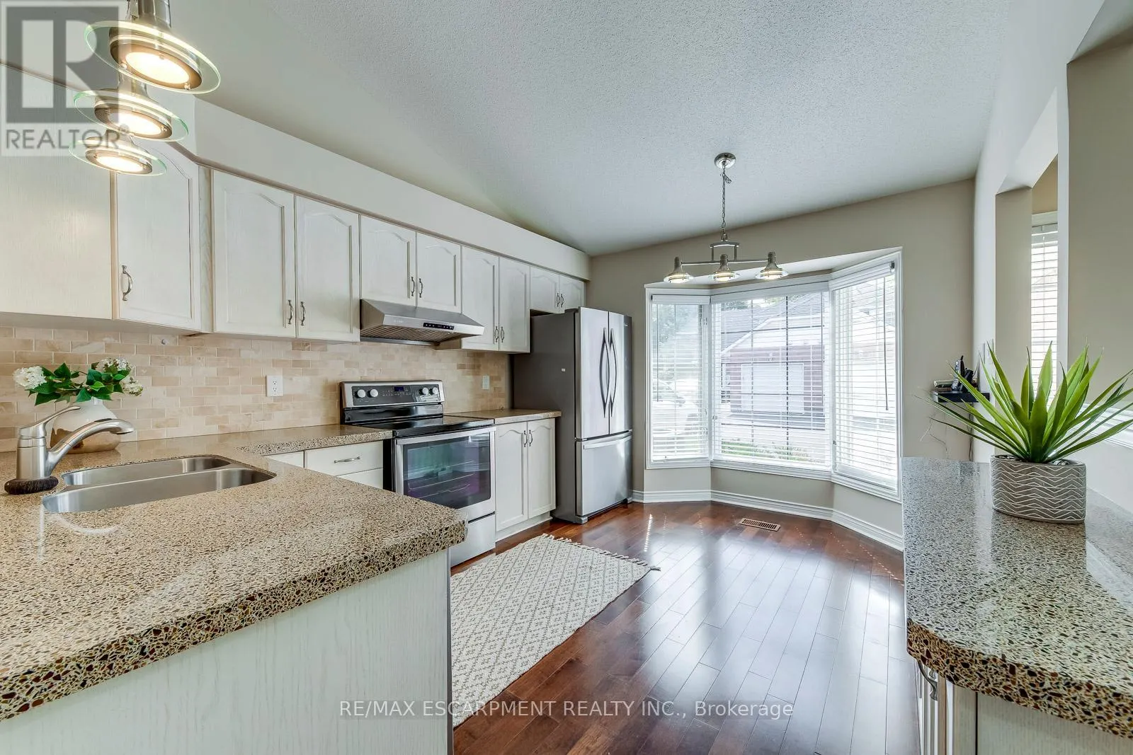 15 - 2435 WOODWARD AVENUE
