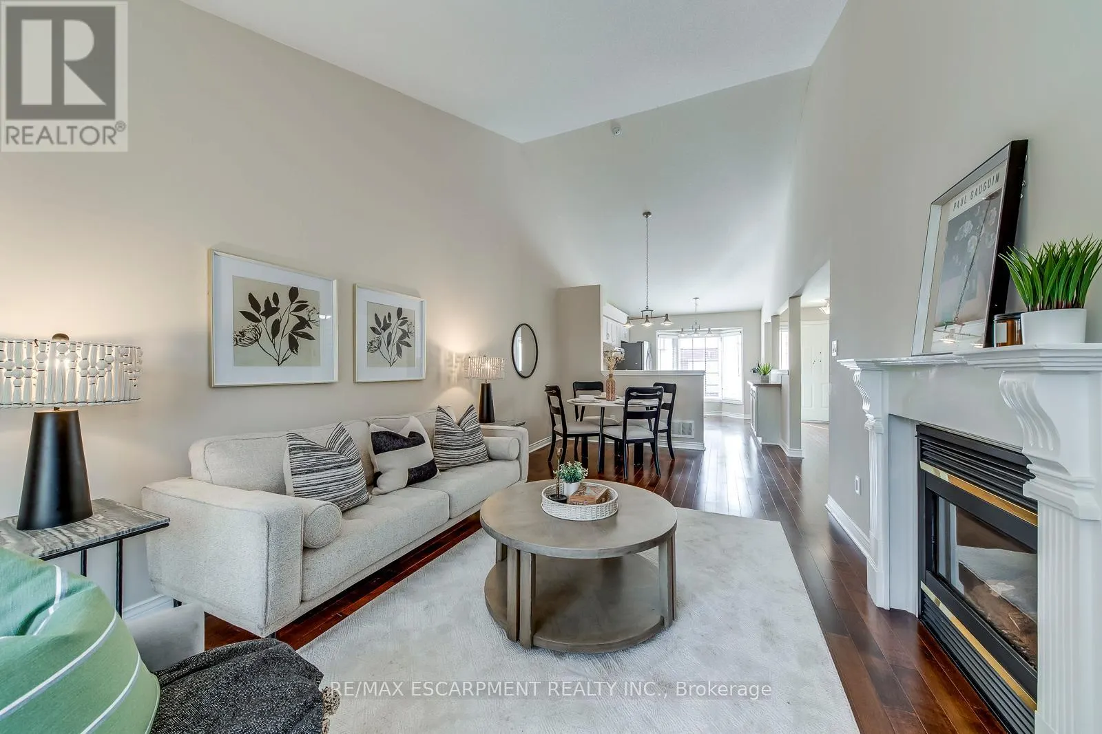 15 - 2435 WOODWARD AVENUE