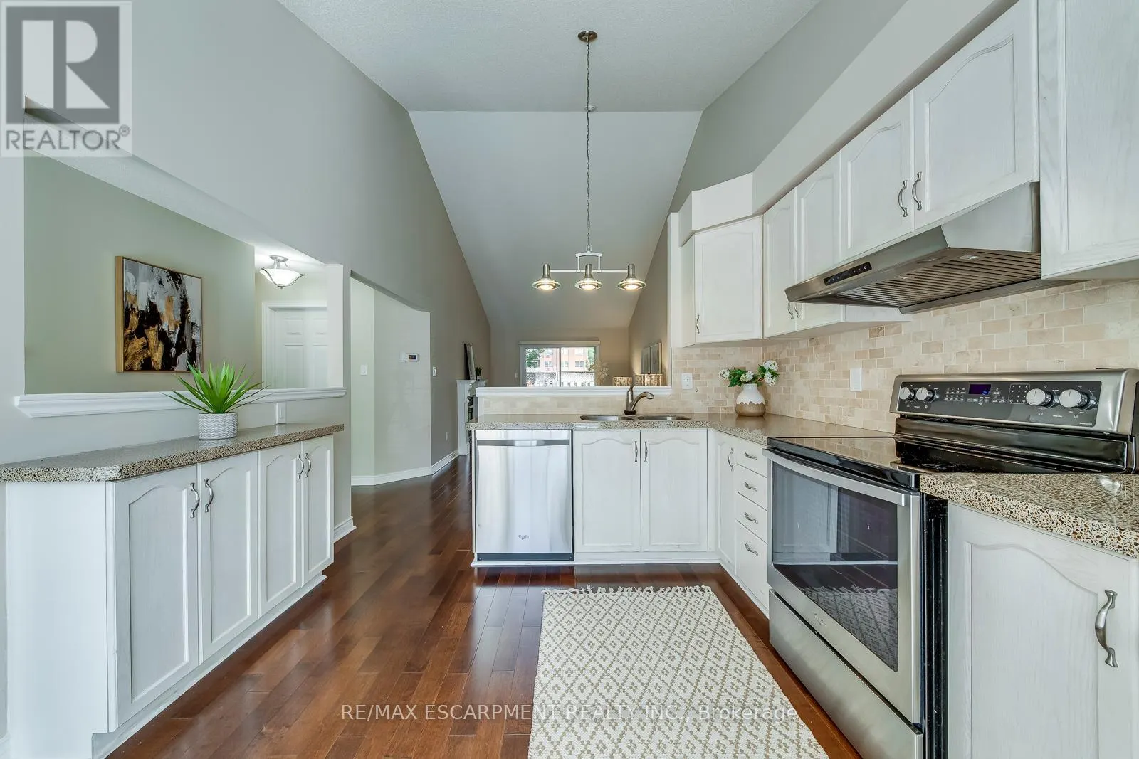 15 - 2435 WOODWARD AVENUE