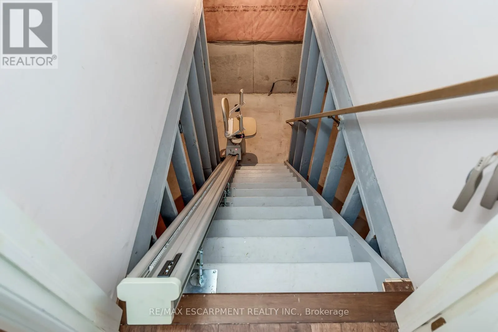 15 - 2435 WOODWARD AVENUE