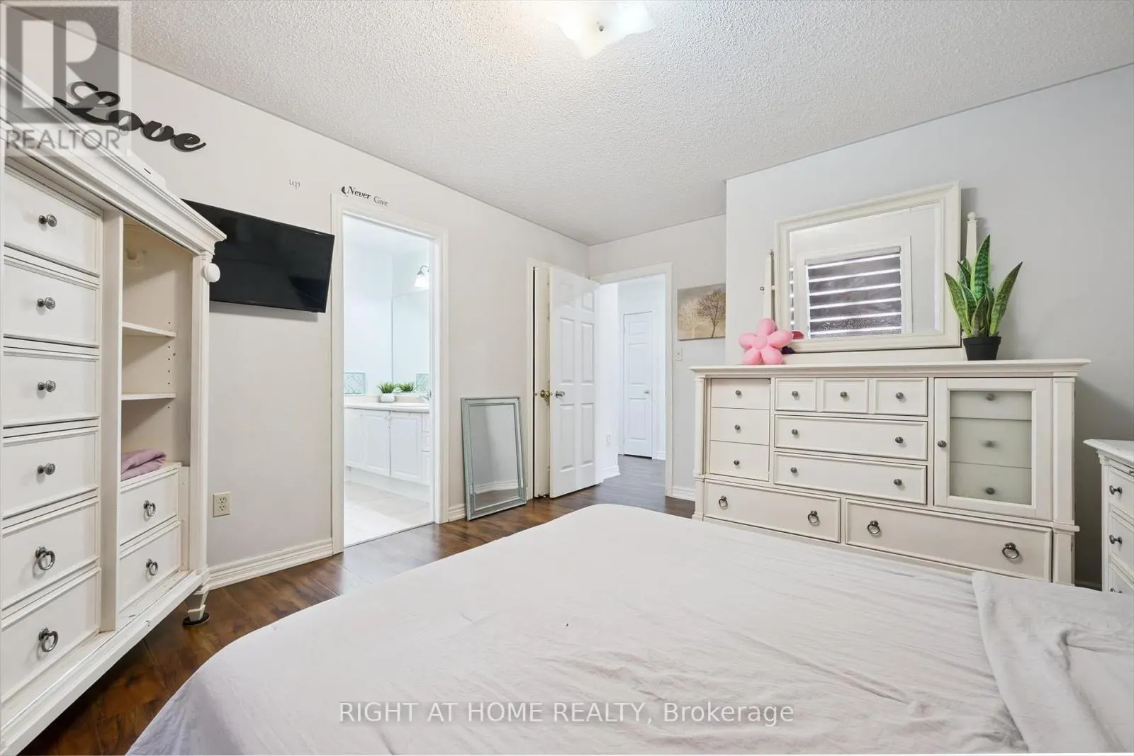 38 CAPE DORSET CRESCENT