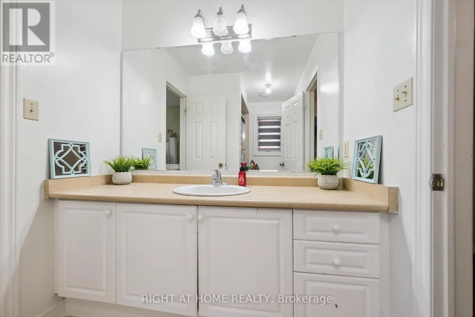 38 CAPE DORSET CRESCENT