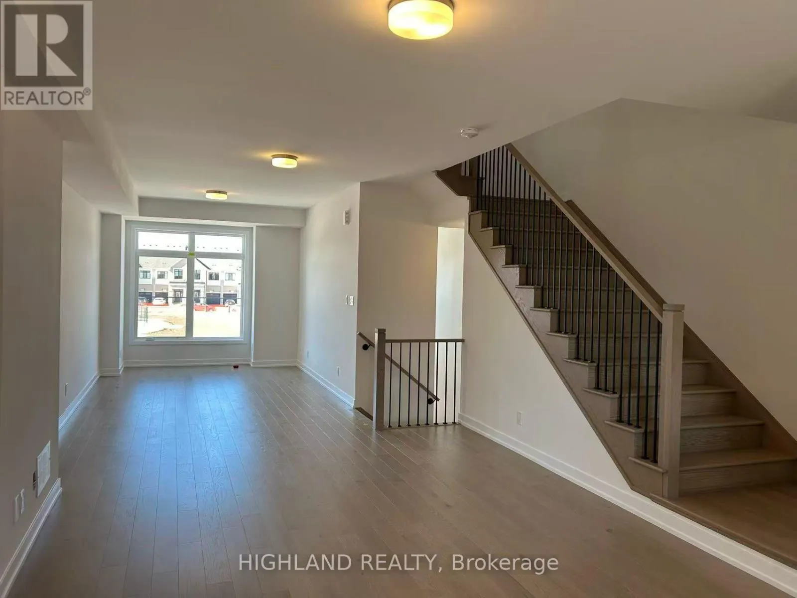 1172 DARTMOUTH CRESCENT