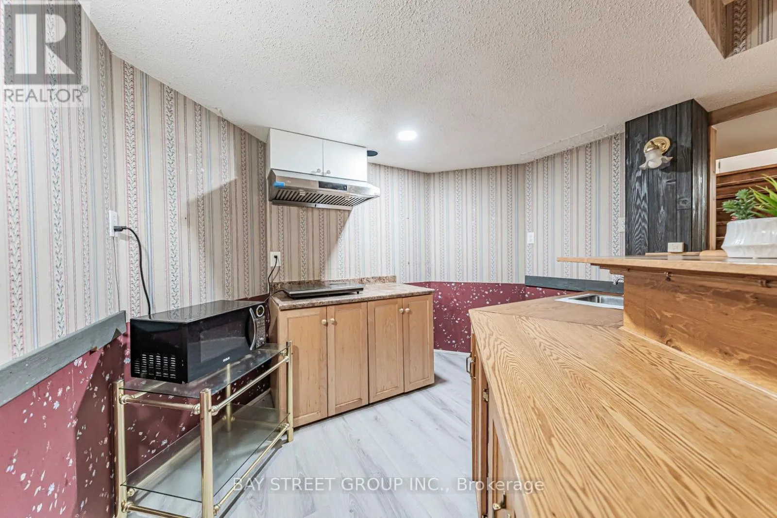 2524 PAULA COURT