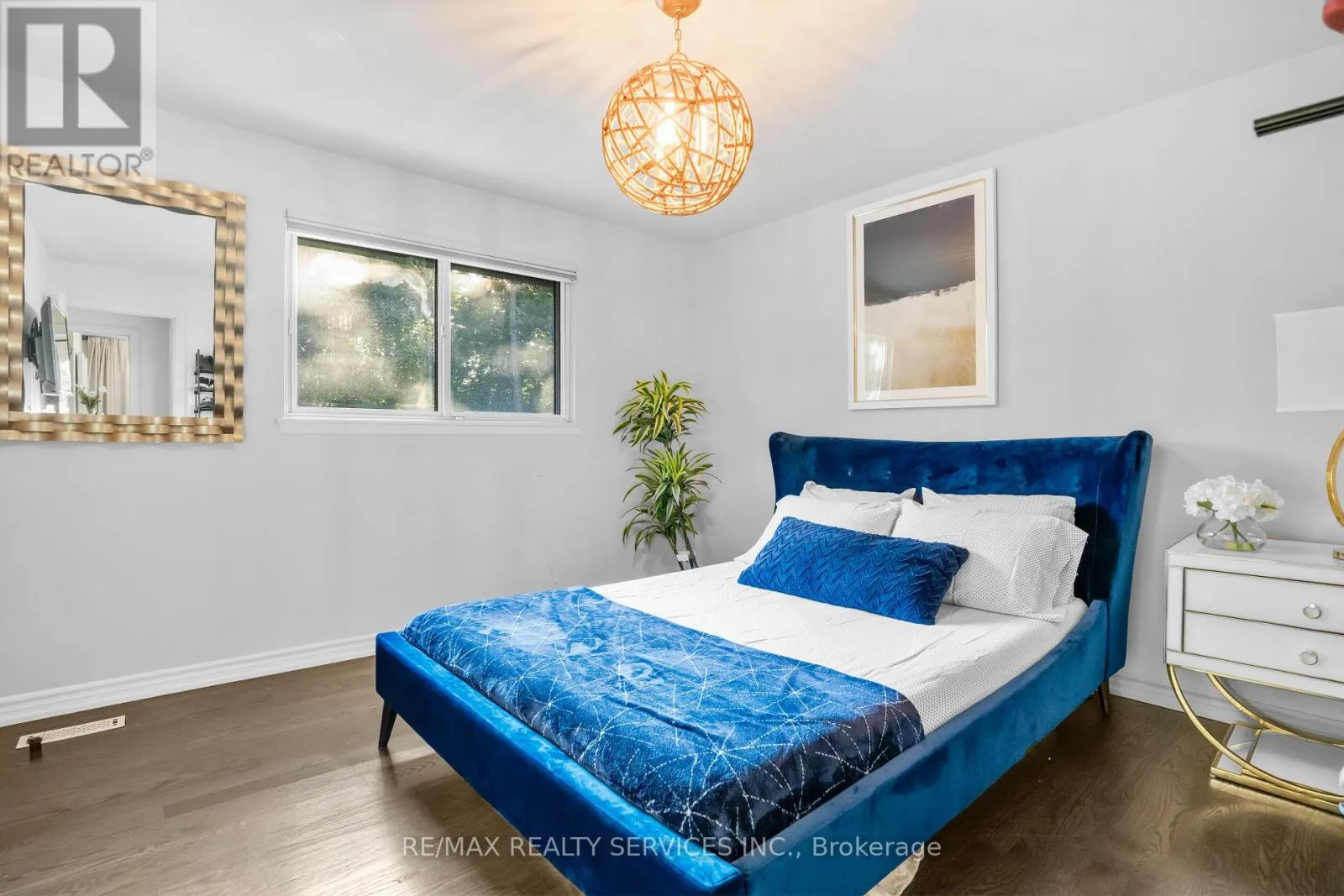 24 MARLOW PLACE