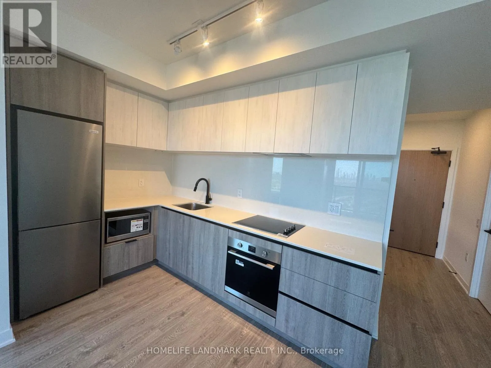 2202 - 2495 EGLINTON AVENUE W