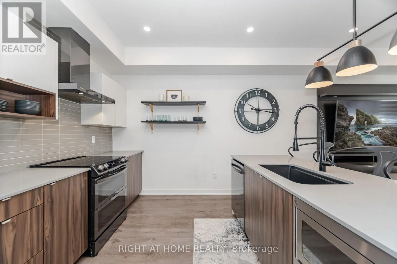 52 - 1121 COOKE BOULEVARD