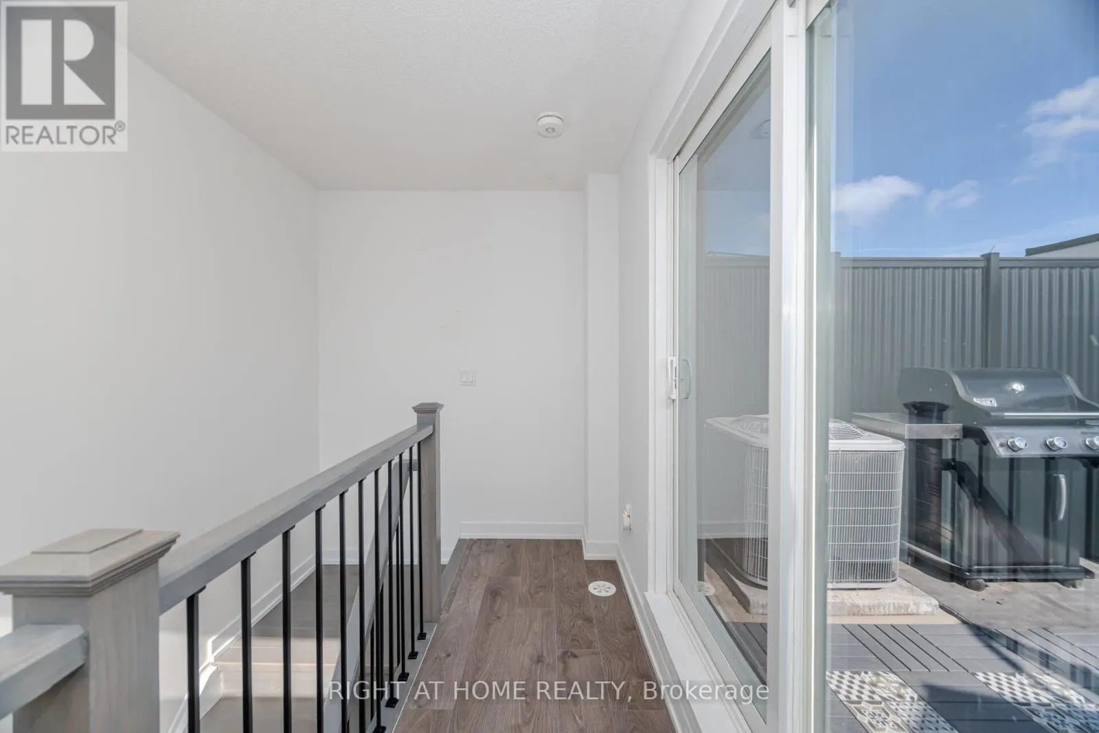 52 - 1121 COOKE BOULEVARD