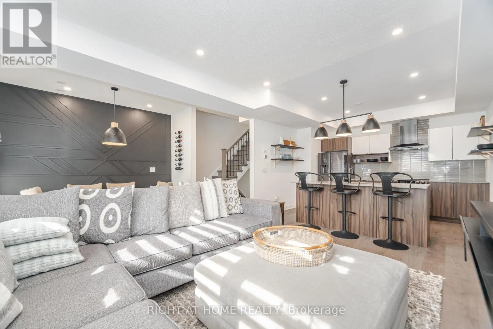 52 - 1121 COOKE BOULEVARD