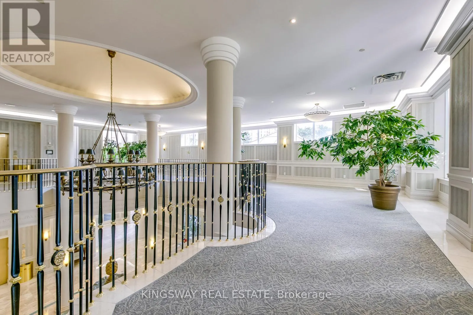 708 - 35 KINGSBRIDGE GARDEN CIRCLE