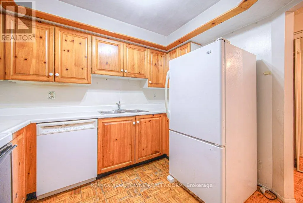 103 - 1071 QUEENS AVENUE
