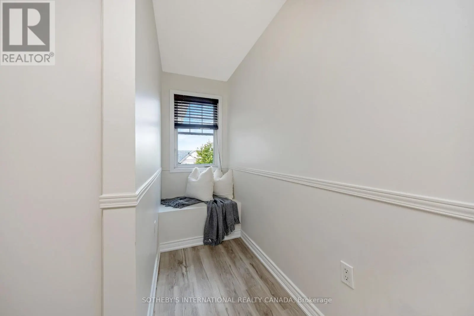 921 BURROWS GATE
