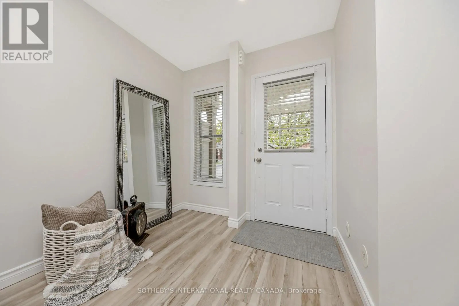 921 BURROWS GATE