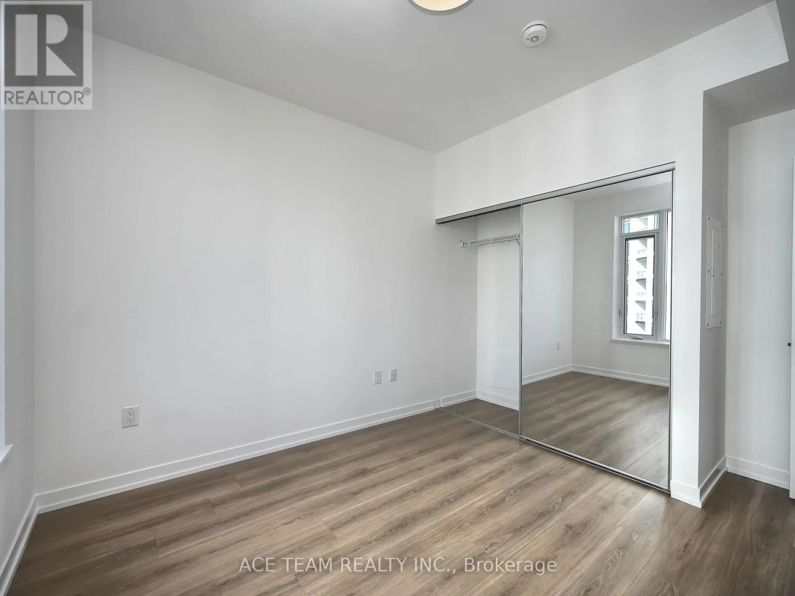 1404 - 2485 EGLINTON AVENUE W
