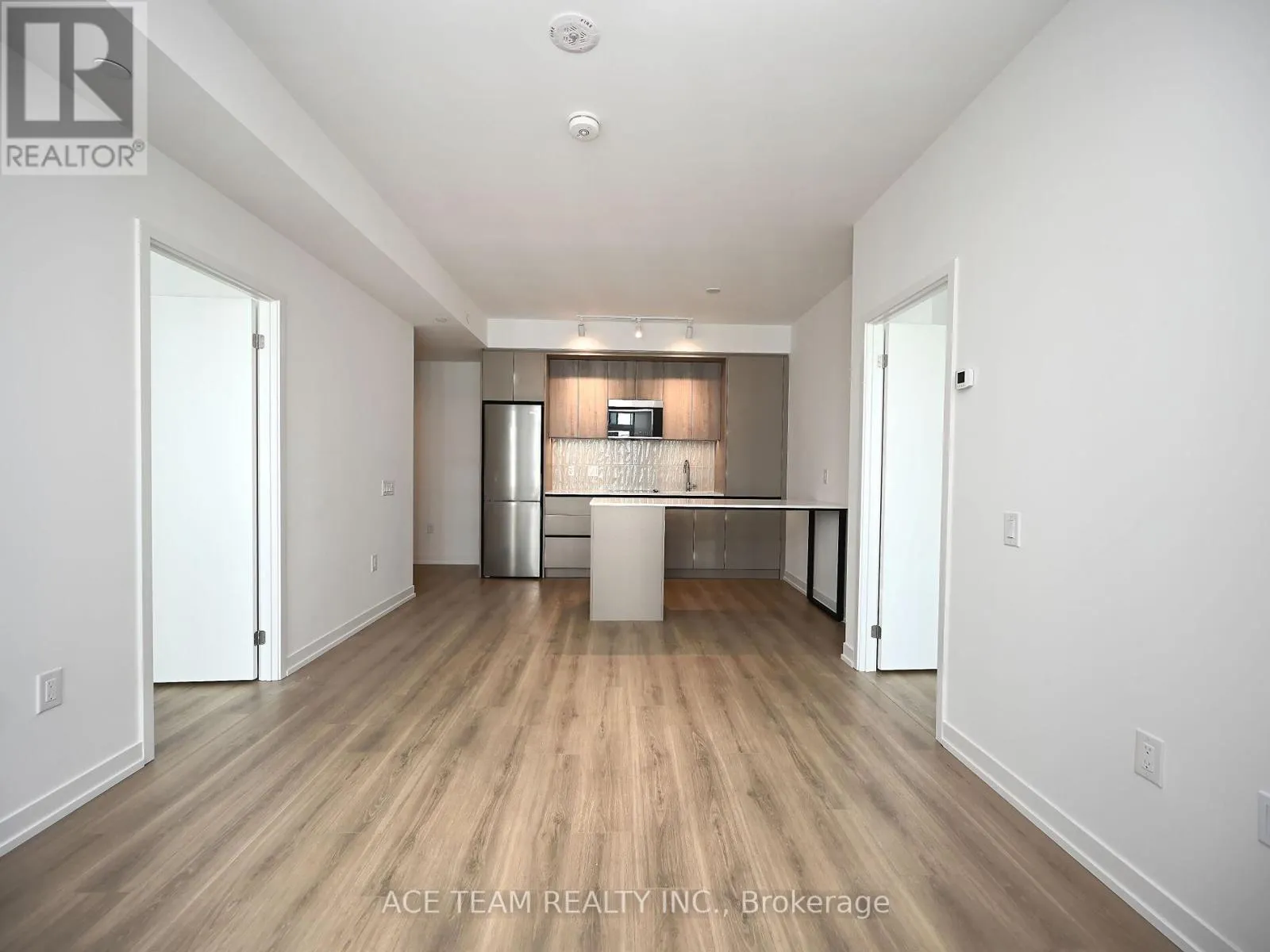 1404 - 2485 EGLINTON AVENUE W