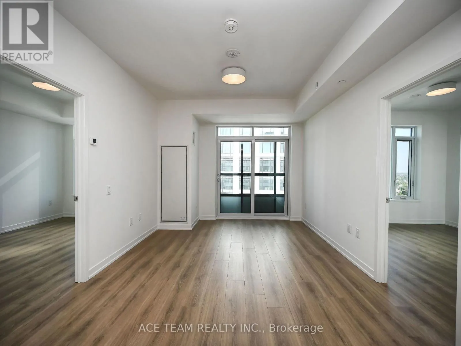 1404 - 2485 EGLINTON AVENUE W