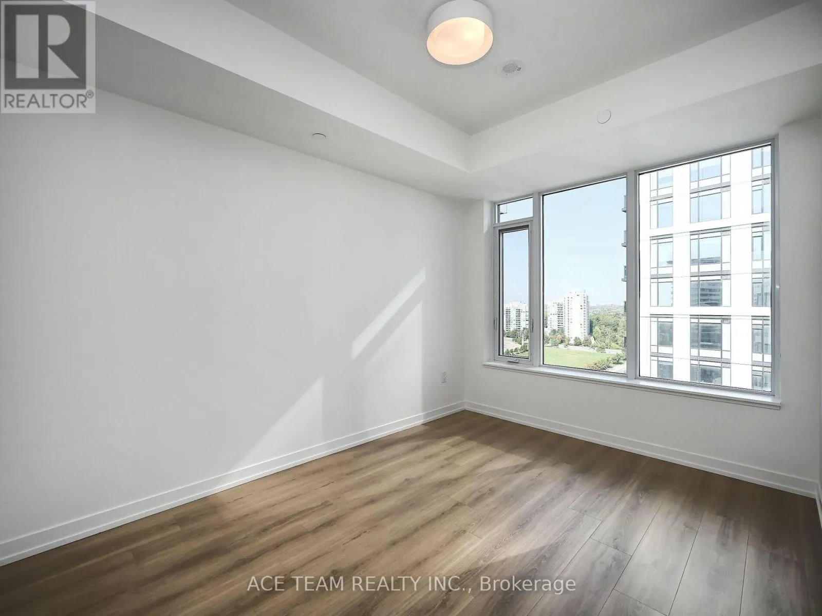 1404 - 2485 EGLINTON AVENUE W