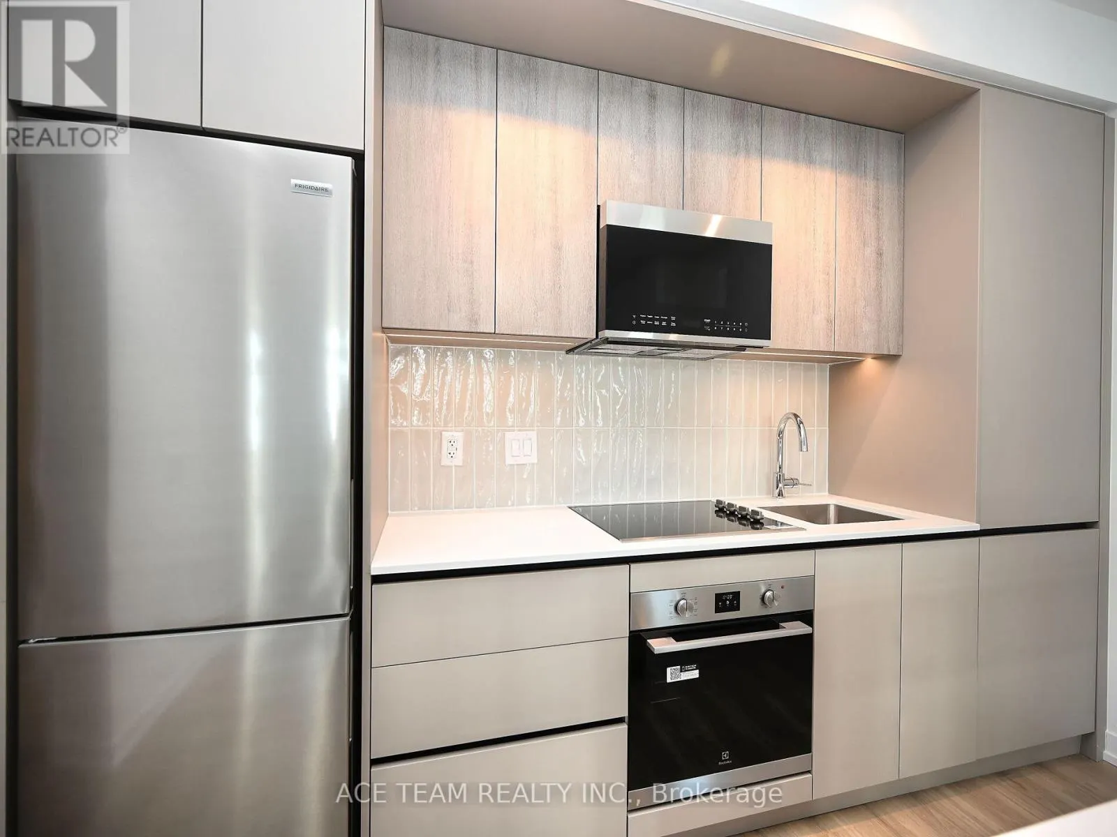 1404 - 2485 EGLINTON AVENUE W