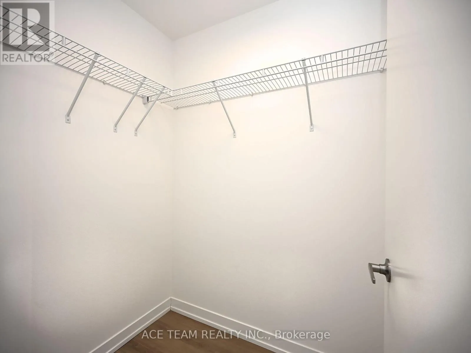 1404 - 2485 EGLINTON AVENUE W