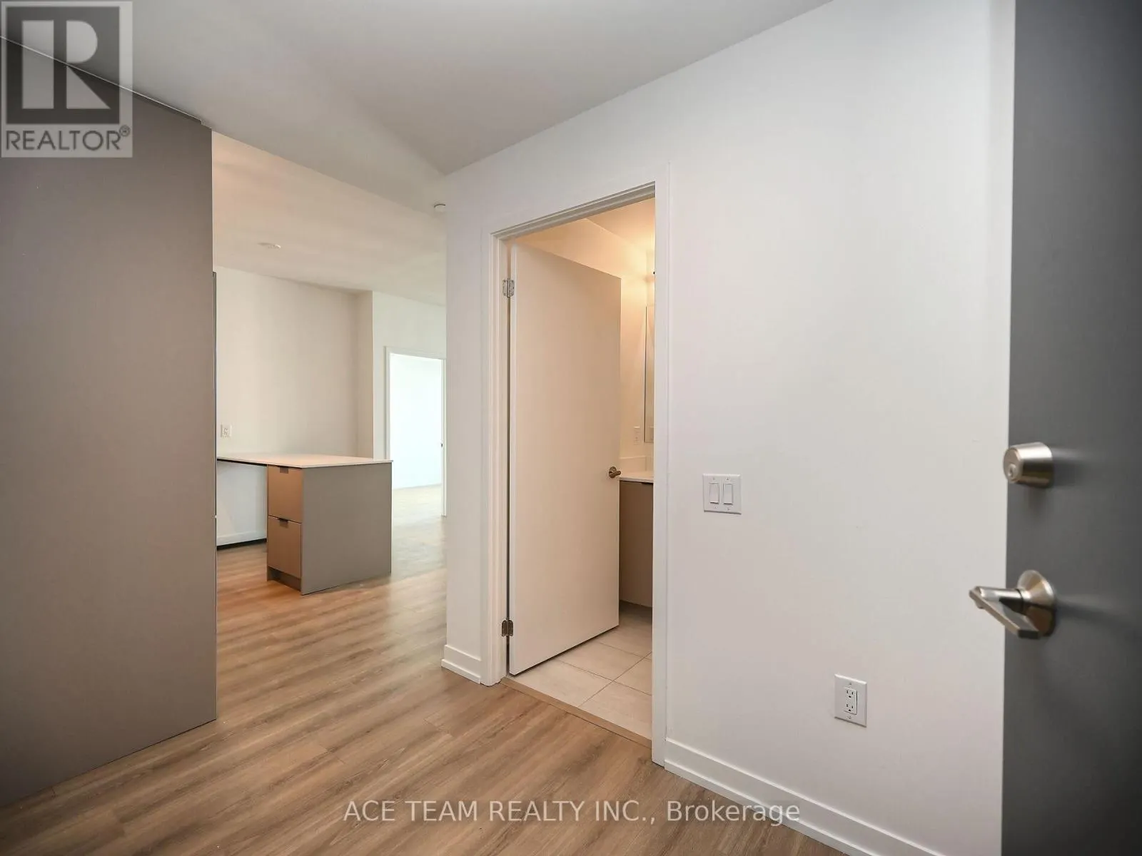 1404 - 2485 EGLINTON AVENUE W