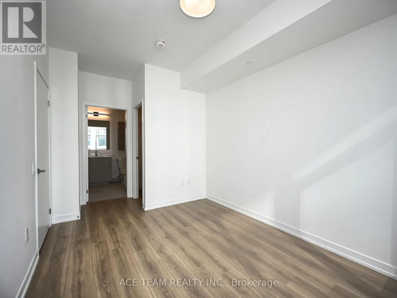 1404 - 2485 EGLINTON AVENUE W