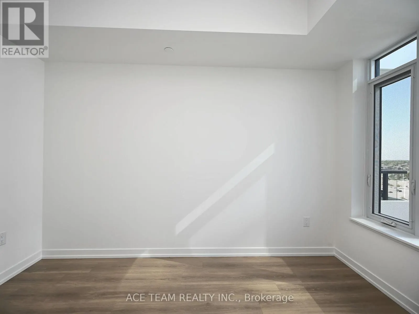 1404 - 2485 EGLINTON AVENUE W