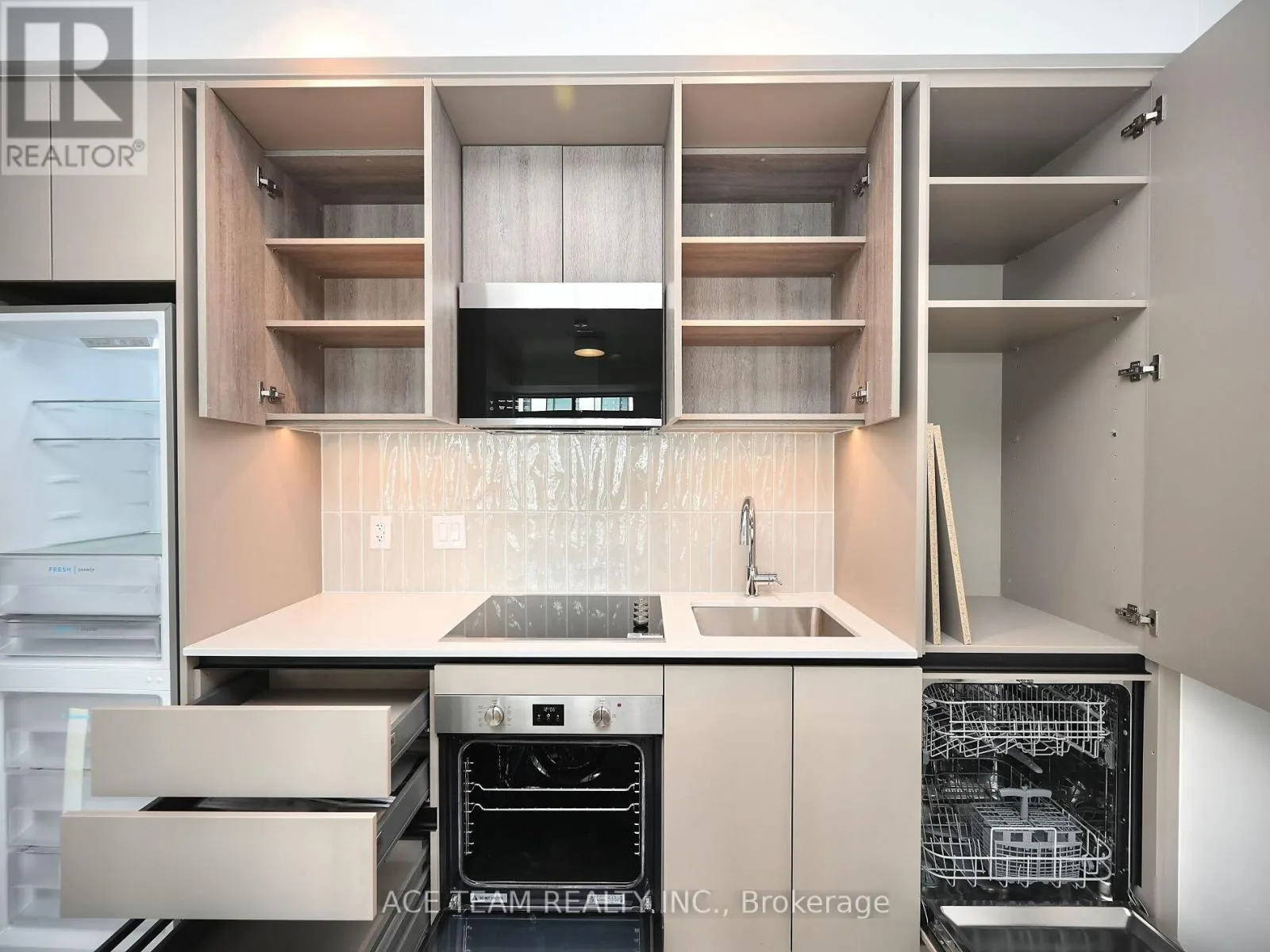 1404 - 2485 EGLINTON AVENUE W