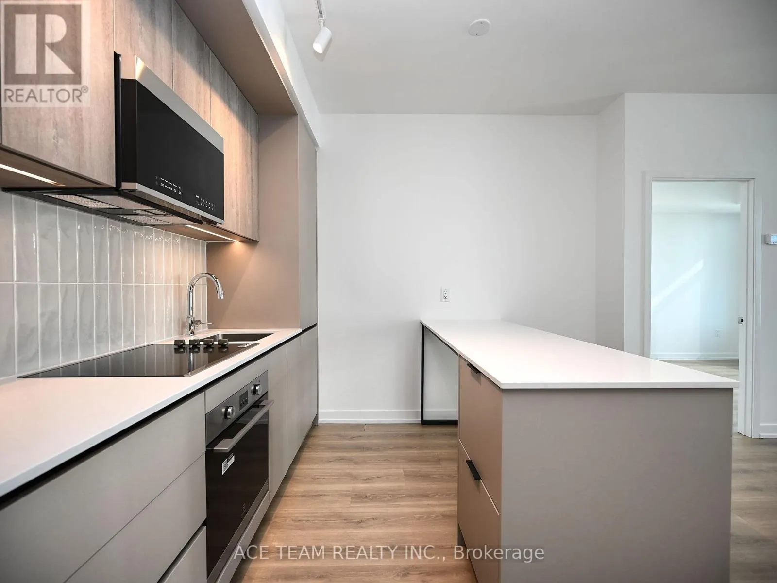 1404 - 2485 EGLINTON AVENUE W