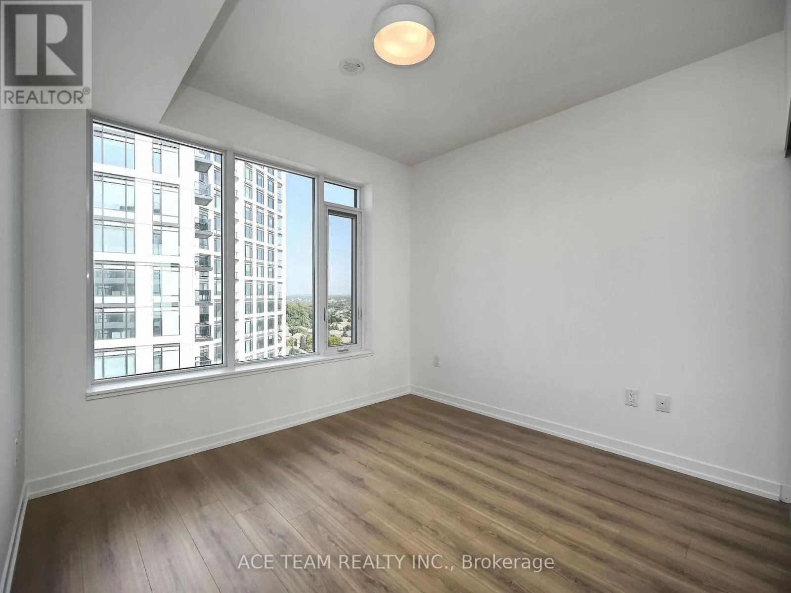 1404 - 2485 EGLINTON AVENUE W