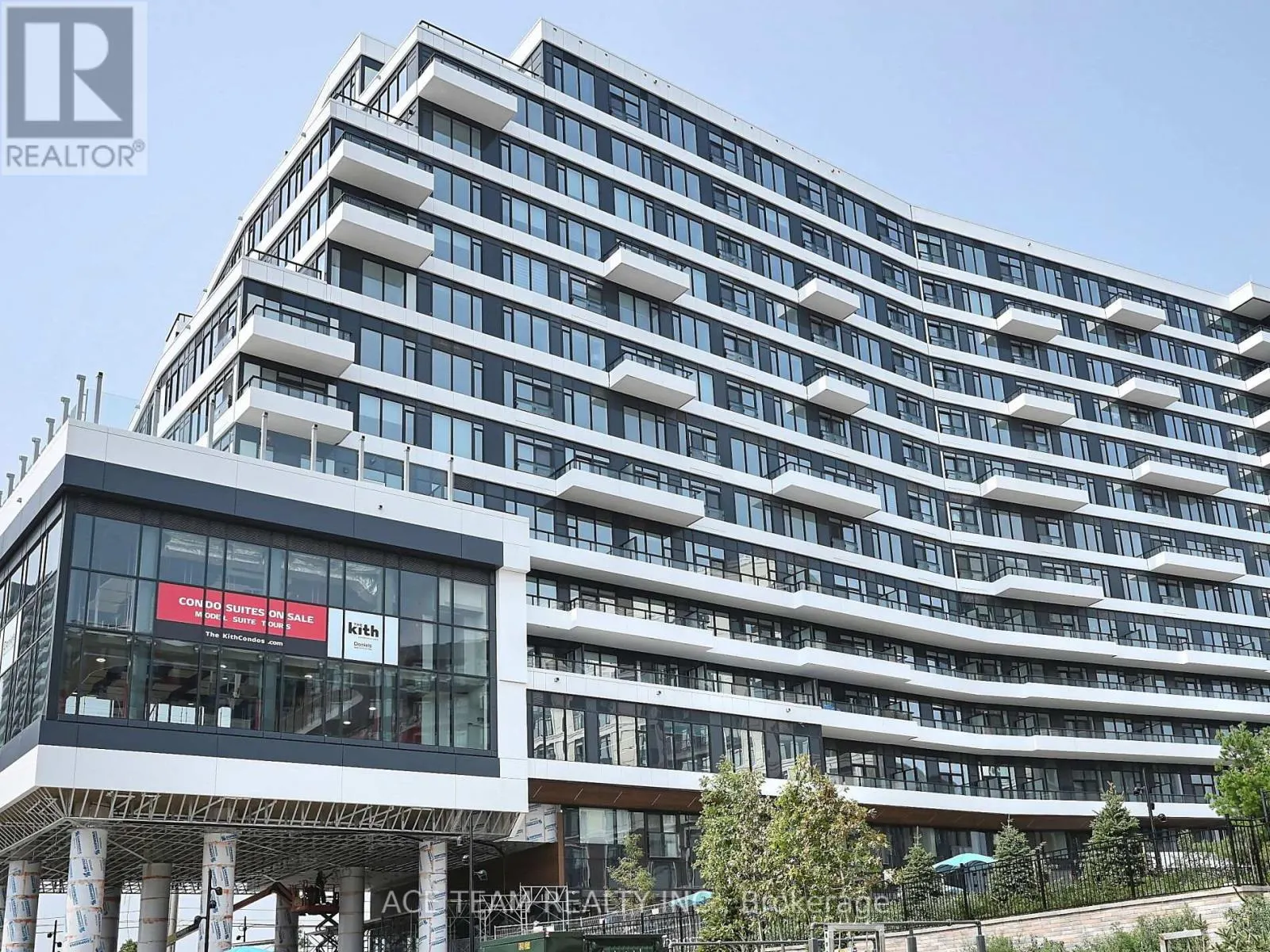 1404 - 2485 EGLINTON AVENUE W