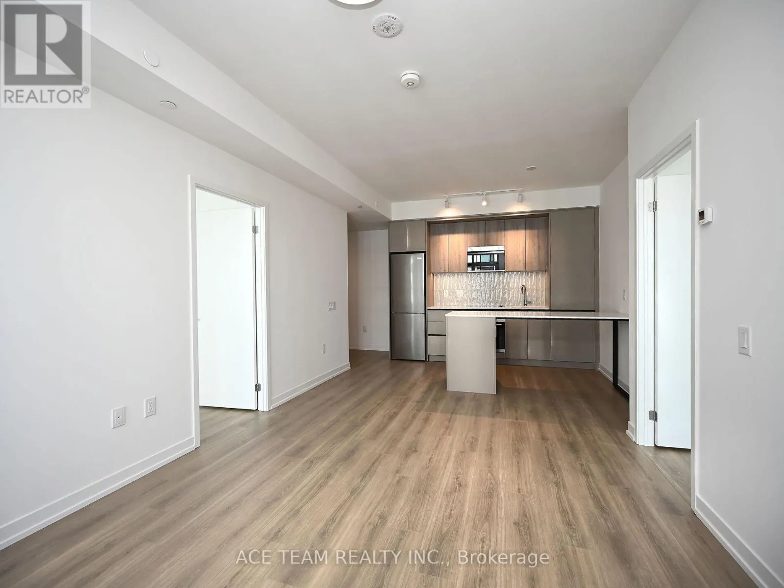 1404 - 2485 EGLINTON AVENUE W