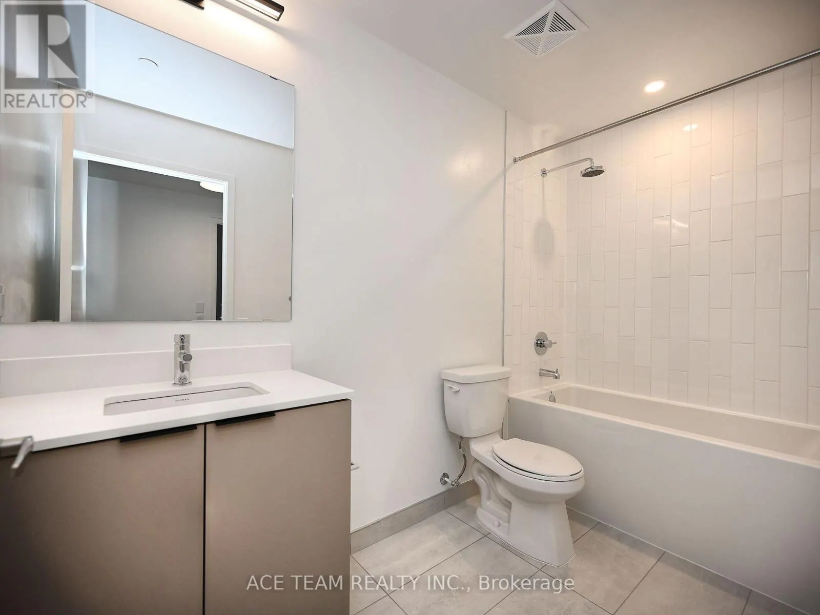 1404 - 2485 EGLINTON AVENUE W